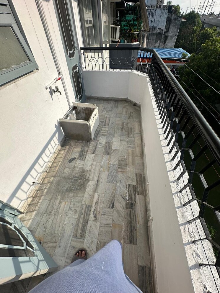 Balcony, university road 3 Bedroom 1700 Sq.Ft. Apartment In University Road Lucknow 9209419