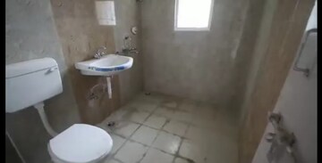 Bathroom in 6+ BHK Apartment at Jankipuram – for Rent