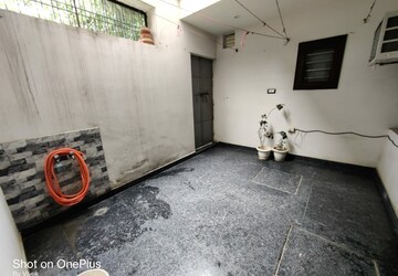 Parking in 1.5 BHK Builder Floor at Sector 28 – for Rent