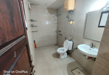 Bathroom in 1.5 BHK Builder Floor at Sector 28 – for Rent