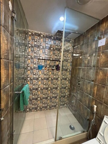 Bathroom in 3 BHK Apartment at DLF Oakwood Estate, Dlf Phase ii – for Sale