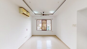 Room in 3 BHK Apartment at Lalani Grandeur, Goregaon East – for Sale