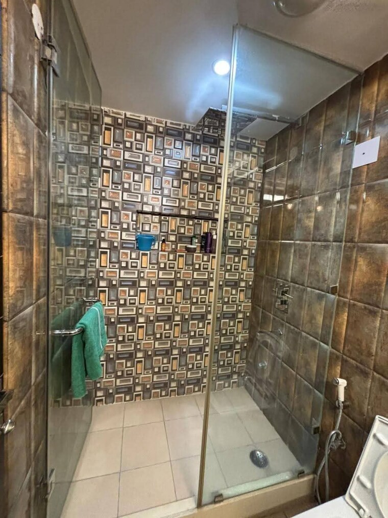 Attached Bathroom, dlf-oakwood-estate 4 Bedroom 1767 Sq.Ft. Apartment In Dlf Phase ii Gurgaon 9209489