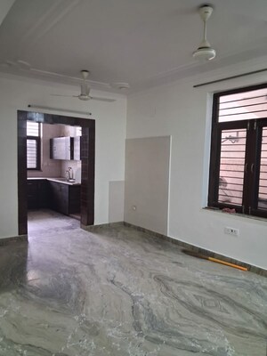 Room in 2 BHK Builder Floor at Sector 28 – for Rent