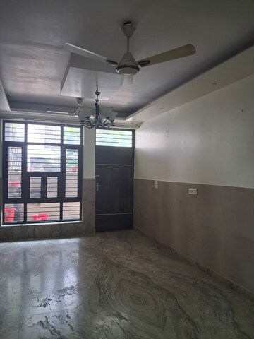 Room in 2 BHK Builder Floor at Sector 28 – for Rent