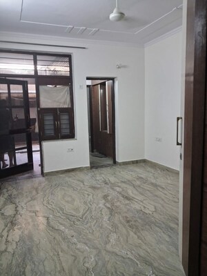 Room in 2 BHK Builder Floor at Sector 28 – for Rent