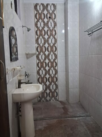 Bathroom in 2 BHK Builder Floor at Sector 28 – for Rent
