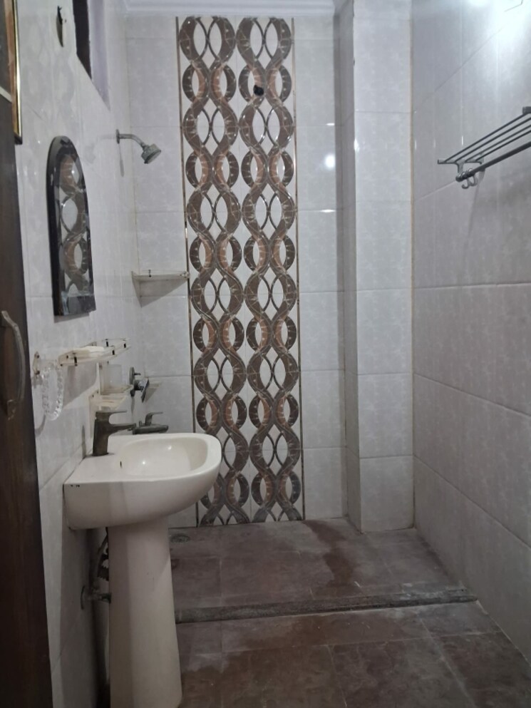 Bathroom, sector 28 2 Bedroom 1250 Sq.Ft. Builder Floor In Sector 28 Faridabad 9209564