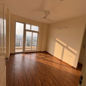 Room in 3 BHK Apartment at Gomti Nagar – for Rent