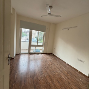 Room in 3 BHK Apartment at Gomti Nagar – for Rent