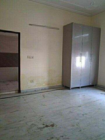Room in 3.5 BHK Builder Floor at Sector 19 – for Rent