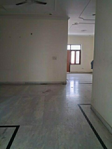 Room in 3.5 BHK Builder Floor at Sector 19 – for Rent
