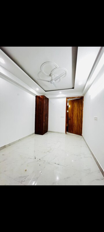 Room in 1 BHK Builder Floor at Saket – for Rent