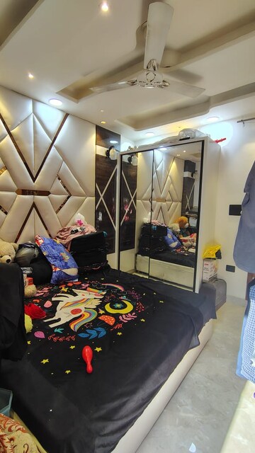 Team Area in 3 BHK Builder Floor at Dwarka Mor – for Rent