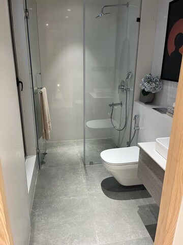 Bathroom in 4 BHK Apartment at Vile Parle West – for Rent