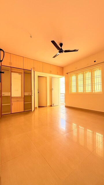 Room in 3 BHK Apartment at Indiranagar – for Rent