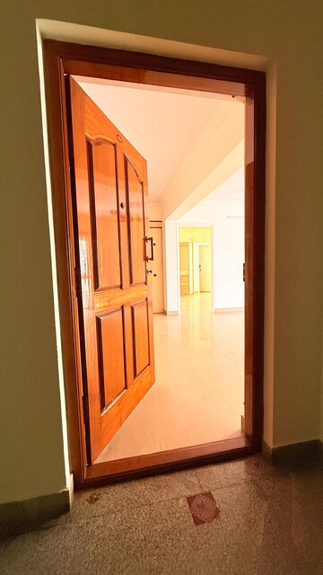 Room in 3 BHK Apartment at Indiranagar – for Rent