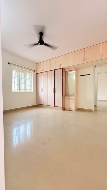 Room in 3 BHK Apartment at Indiranagar – for Rent