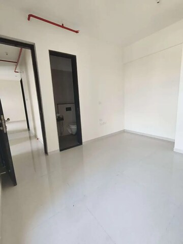Room in 1.5 BHK Apartment at Sheth Zuri, Laxmi Nagar – for Rent