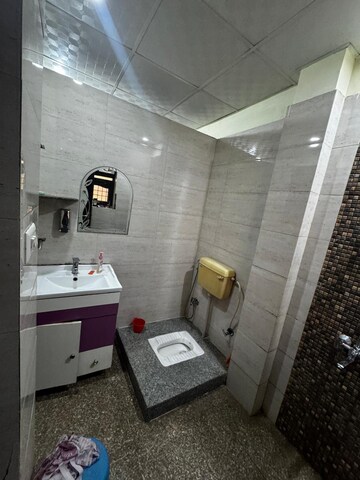 Bathroom in 1 BHK Builder Floor at Sector 27 – for Rent