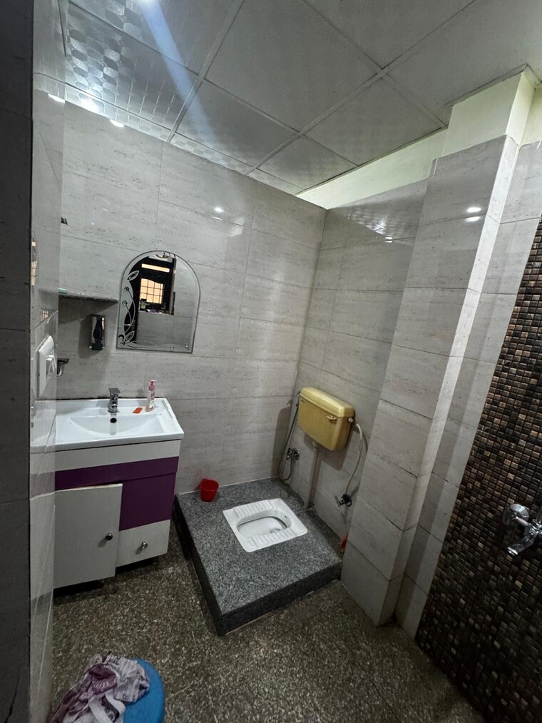 Bathroom, sector 27 1 Bedroom 1200 Sq.Ft. Builder Floor In Sector 27 Gurgaon 9210021