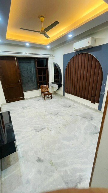 Parking in 3 BHK Builder Floor at Saket – for Rent