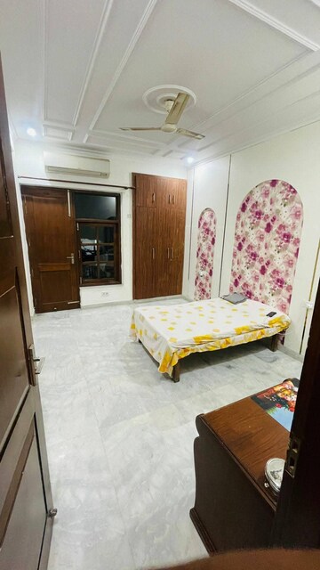 Bedroom in 3 BHK Builder Floor at Saket – for Rent