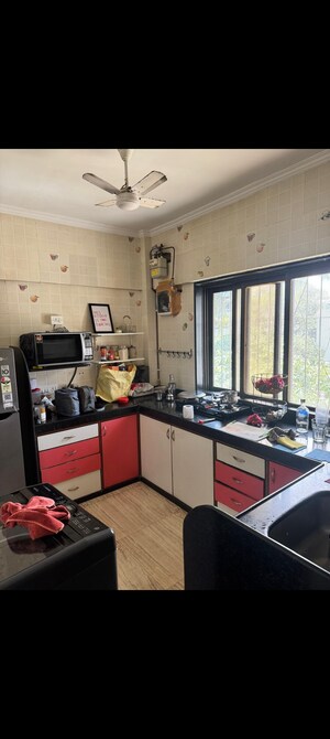 Team Area in 2 BHK Apartment at Deccan Court Bandra, Bandra West – for Rent