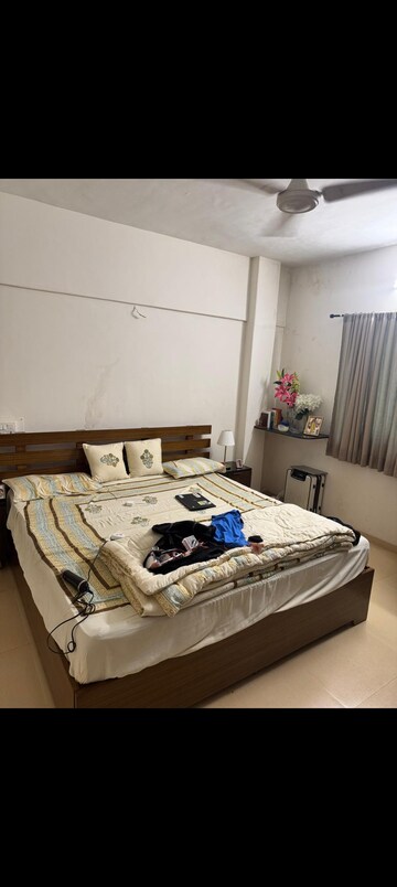 Bedroom in 2 BHK Apartment at Deccan Court Bandra, Bandra West – for Rent