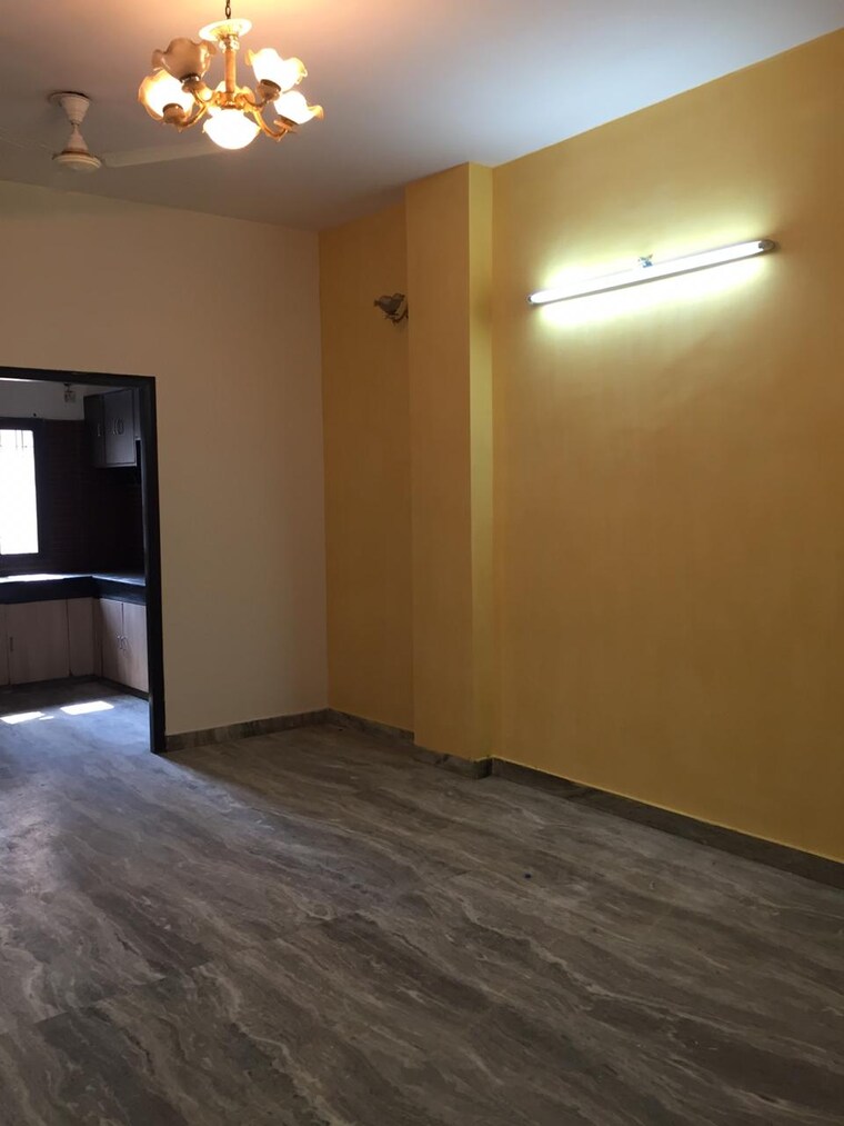 Room, sector 28 2 Bedroom 1350 Sq.Ft. Builder Floor In Sector 28 Gurgaon 9210063
