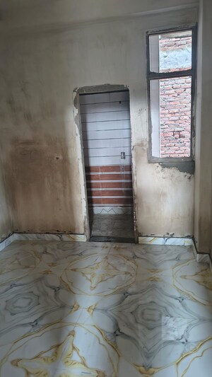 Room in 4 BHK Builder Floor at Dlf Ankur Vihar – for Sale