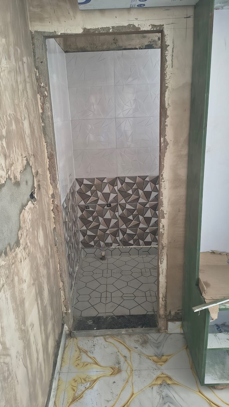 Bathroom, dlf ankur vihar 4 Bedroom 180 Sq.Yd. Builder Floor In Dlf Ankur Vihar Ghaziabad 9210195