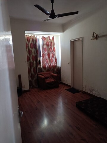 Bedroom in 2 BHK Apartment at DLF Silver Oaks, Sector 26 – for Rent