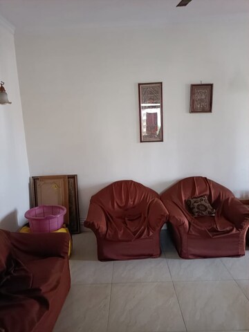 Living Room in 2 BHK Apartment at DLF Silver Oaks, Sector 26 – for Rent