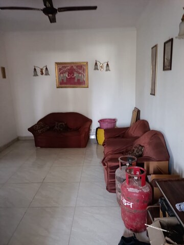 Living Room in 2 BHK Apartment at DLF Silver Oaks, Sector 26 – for Rent