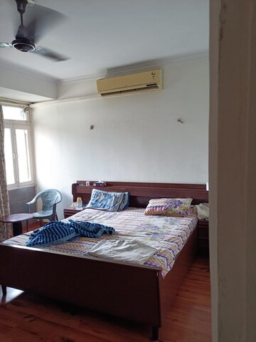 Bedroom in 2 BHK Apartment at DLF Silver Oaks, Sector 26 – for Rent