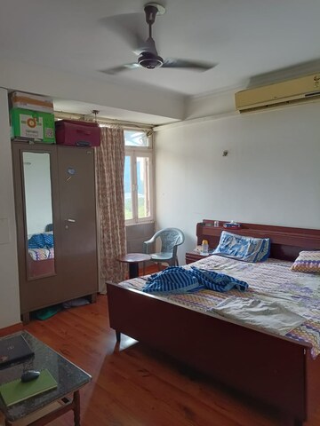 Bedroom in 2 BHK Apartment at DLF Silver Oaks, Sector 26 – for Rent
