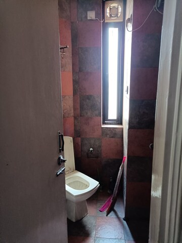 Bathroom in 2 BHK Apartment at DLF Silver Oaks, Sector 26 – for Rent