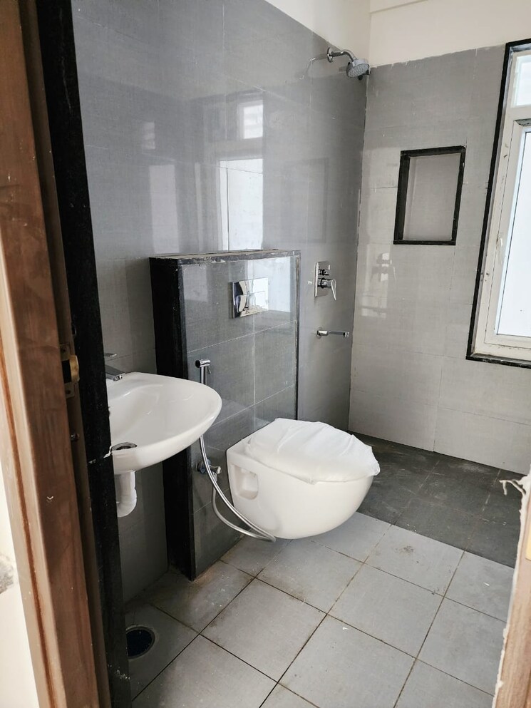 Bathroom, dsr-highland-greenz 3 Bedroom 1422 Sq.Ft. Apartment In Doddakannelli Bangalore 9210320