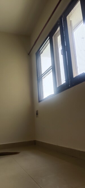 Room in 2 BHK Apartment at Ganga Apartments Gomti Nagar, Gomti Nagar – for Rent