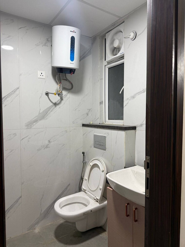 Bathroom, smart-world-gems 3.5 Bedroom 1494 Sq.Ft. Builder Floor In Sector 89 Gurgaon 9210345