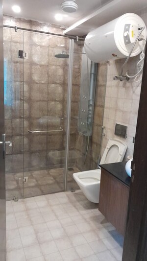 Bathroom in 3 BHK Apartment at Vijay Niketan RWA, Naraina – for Rent