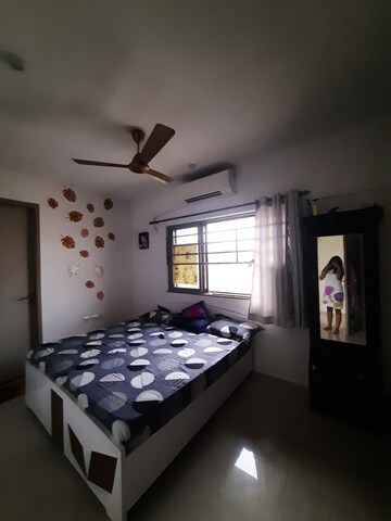 Bedroom in 2 BHK Apartment at Sheth Vasant Oasis, Andheri East – for Rent