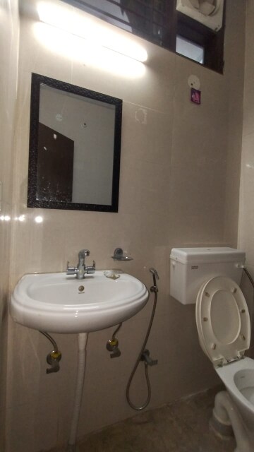 Bathroom in 1 RK Builder Floor at Luxury Villa, Sector 30 – for Rent