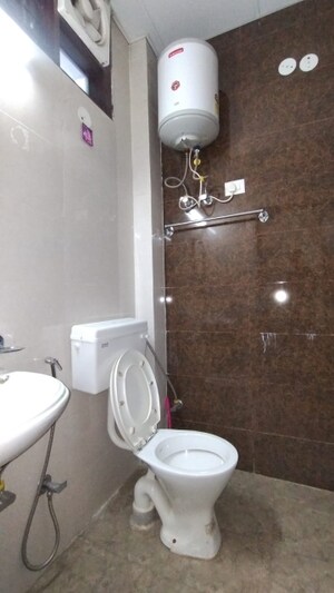 Bathroom in 1 RK Builder Floor at Luxury Villa, Sector 30 – for Rent