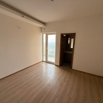 Room in 3 BHK Apartment at Tulip Yellow, Sector 69 – for Rent