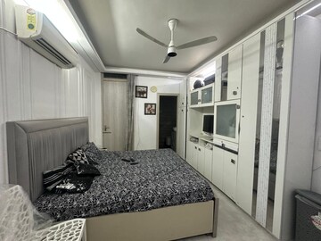Bedroom in 4 BHK Apartment at Suncity Platinum Towers, Sector 28 – for Sale