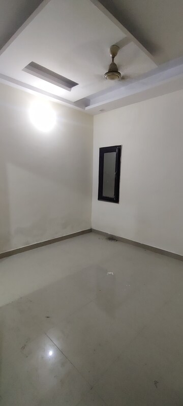 Room in 2 BHK Builder Floor at Vasundhara Sector 3 – for Rent