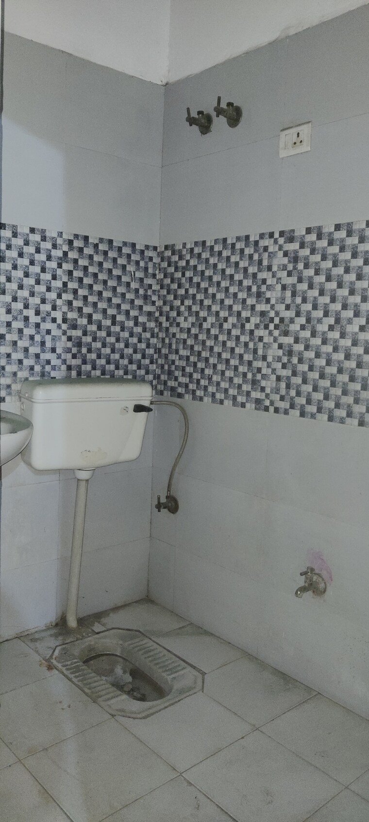 Bathroom, vasundhara sector 3 2 Bedroom 800 Sq.Ft. Builder Floor In Vasundhara Sector 3 Ghaziabad 9210598