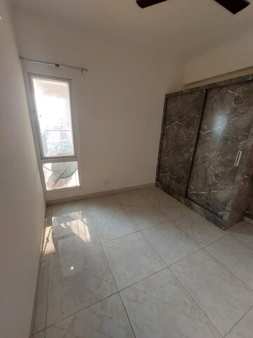 Room in 2 BHK Apartment at Gaurs Siddhartham, Siddharth Vihar – for Rent